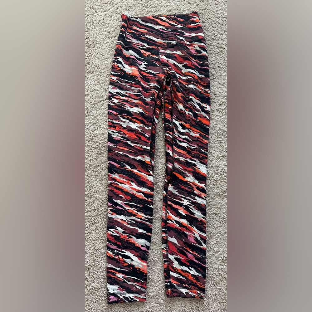Lululemon limited edition Lunar tights/leggings size 4, inseam 23